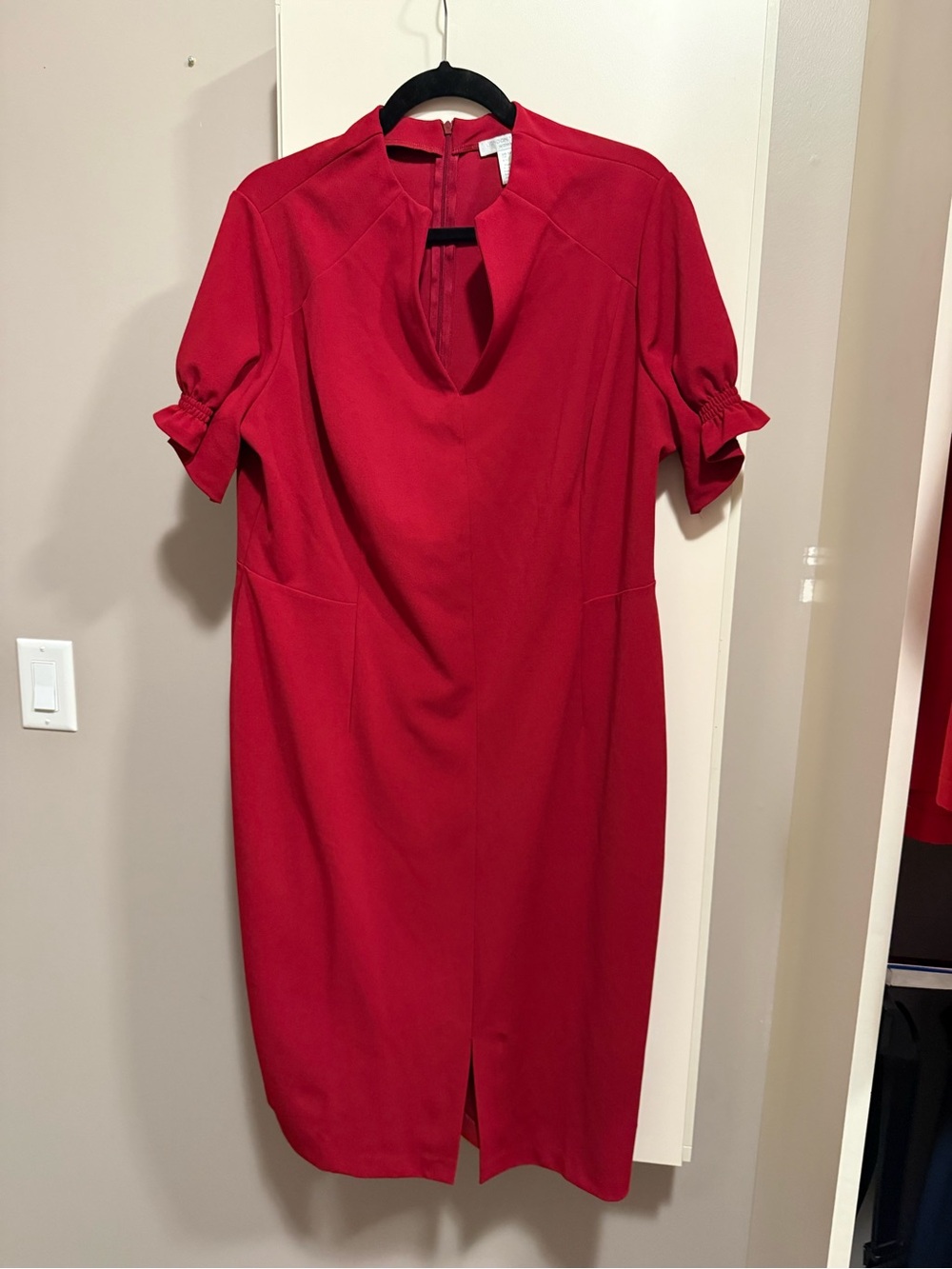 London Times Red Knee-Length Dress with Keyhole Neckline